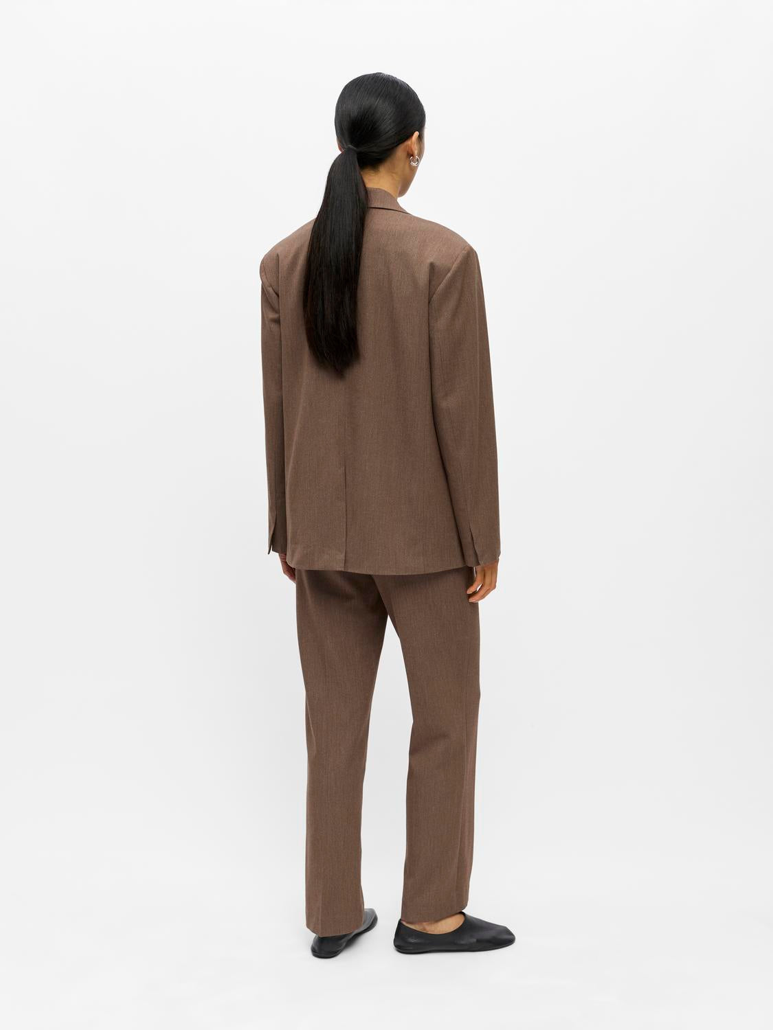model_shot-back