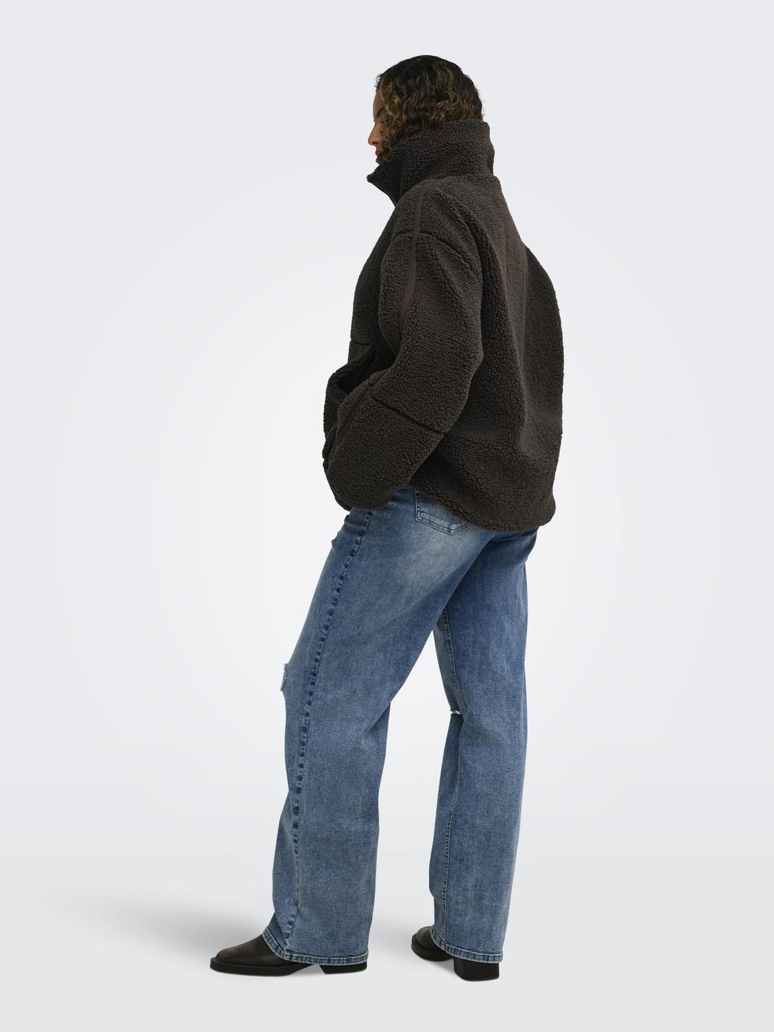 model_shot-back