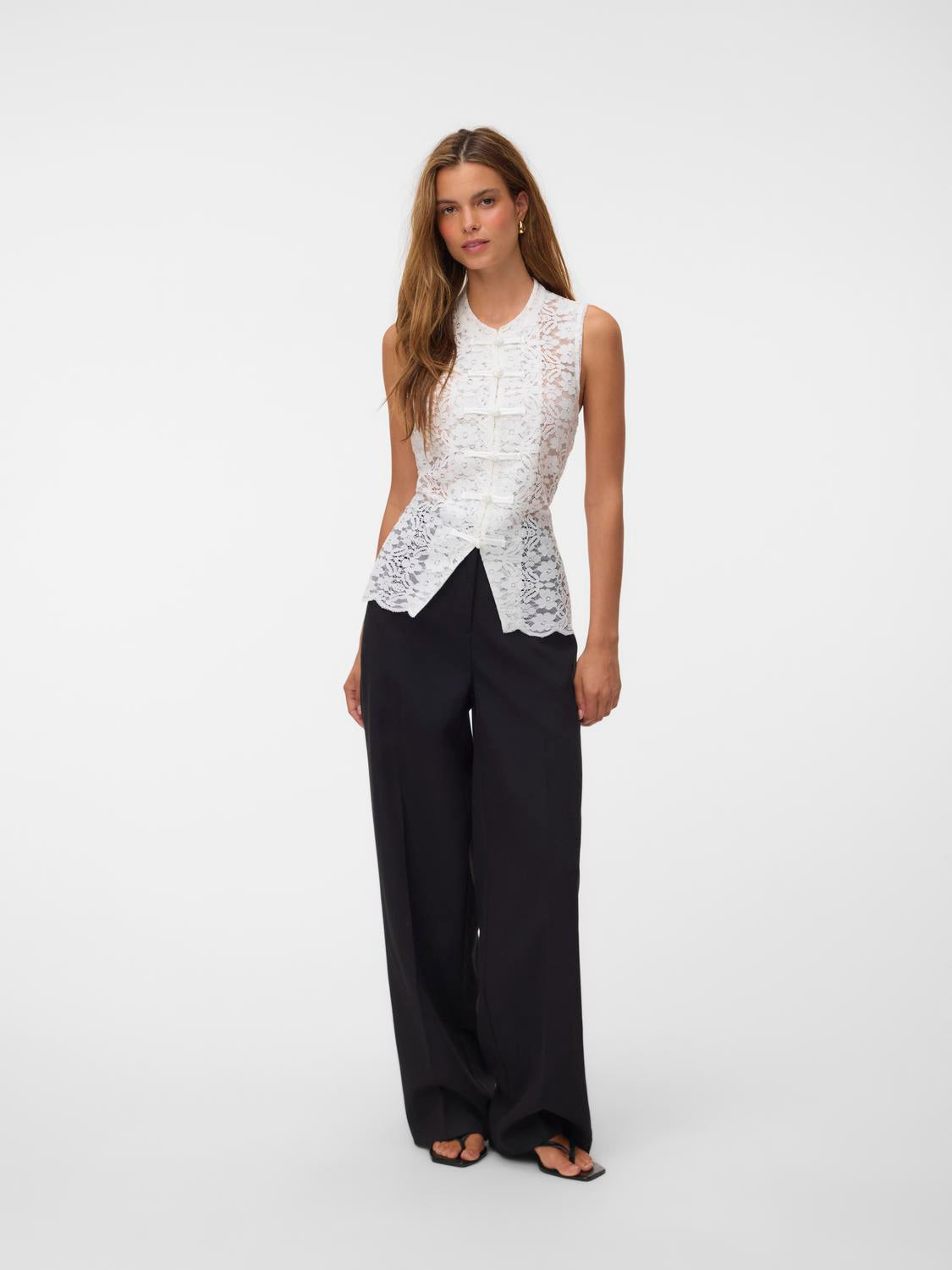 model_shot-front