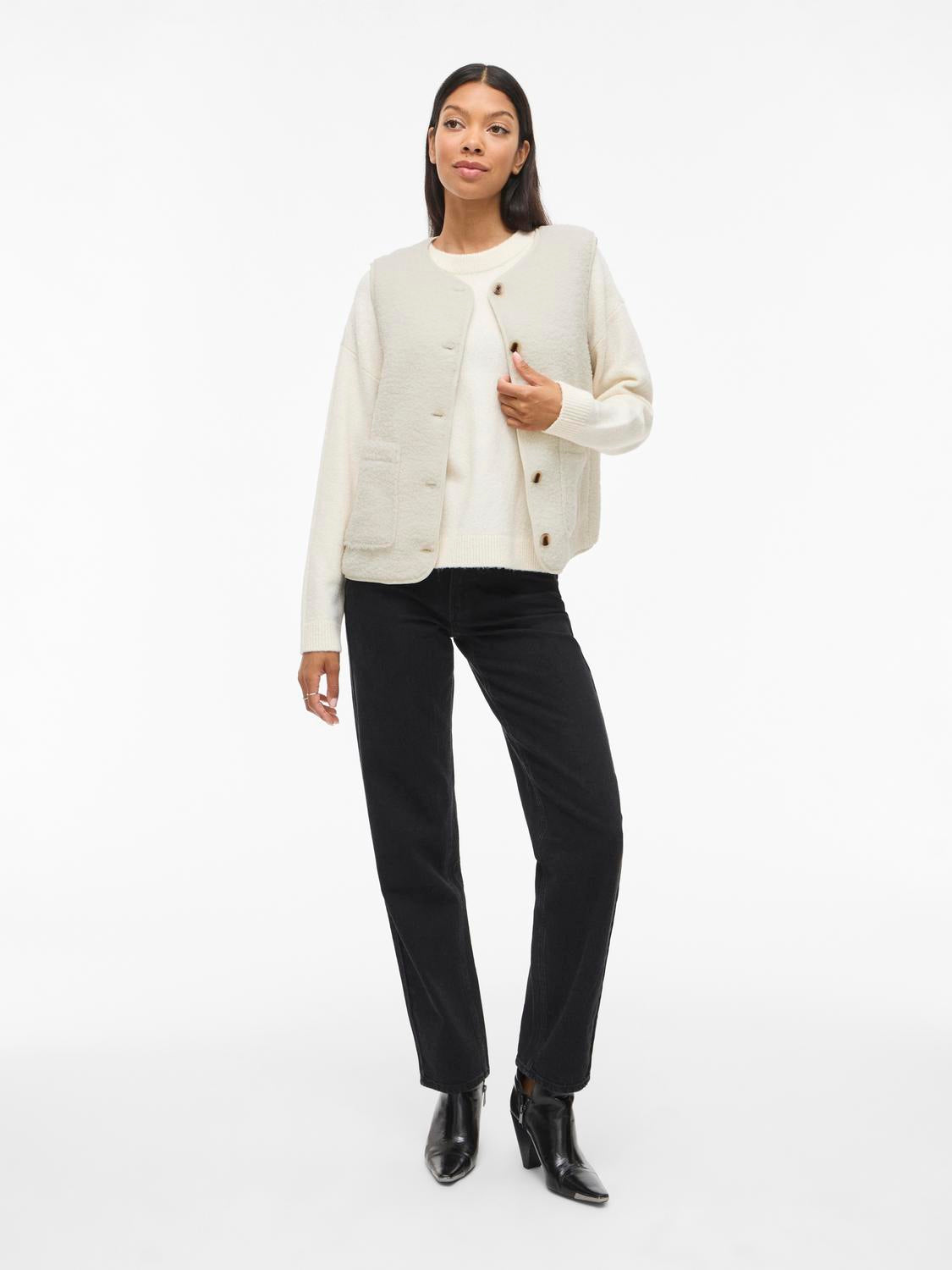 model_shot-front_full