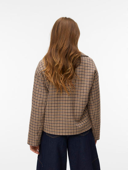 model_shot-back