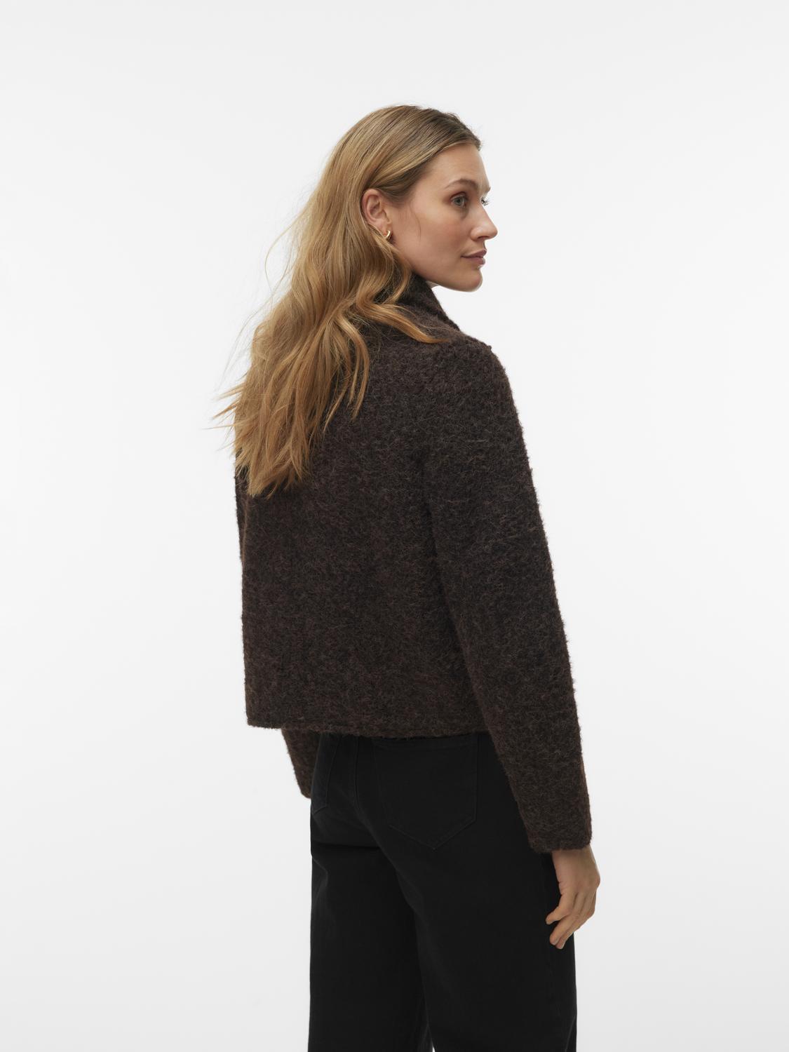model_shot-back