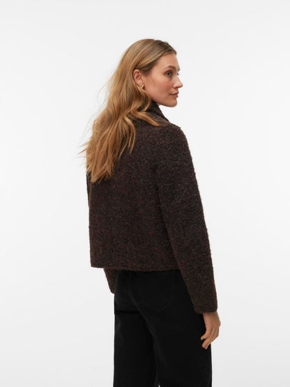model_shot-back