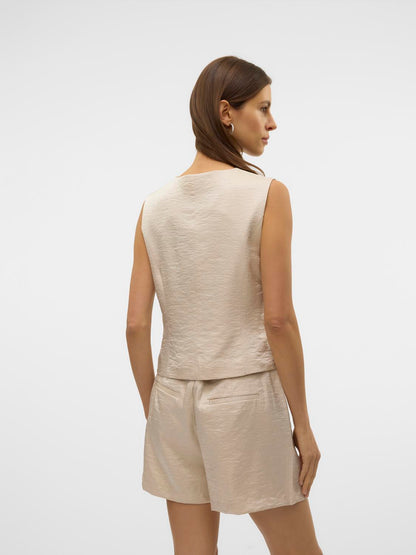 model_shot-back
