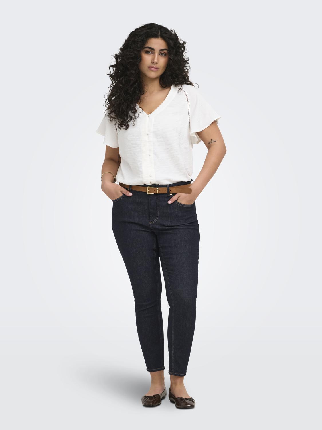 model_shot-front_full