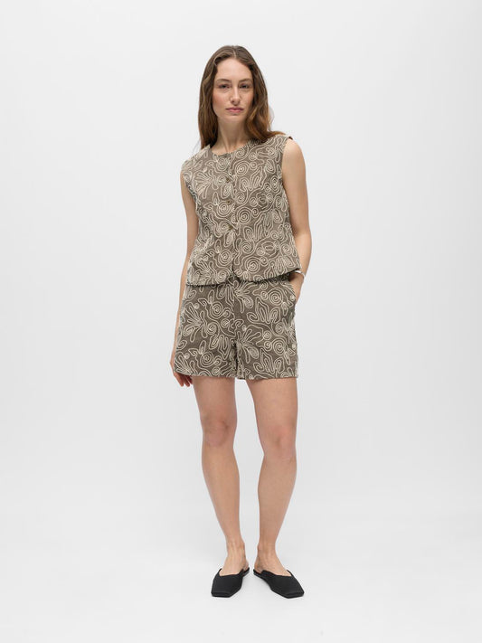 model_shot-front_full