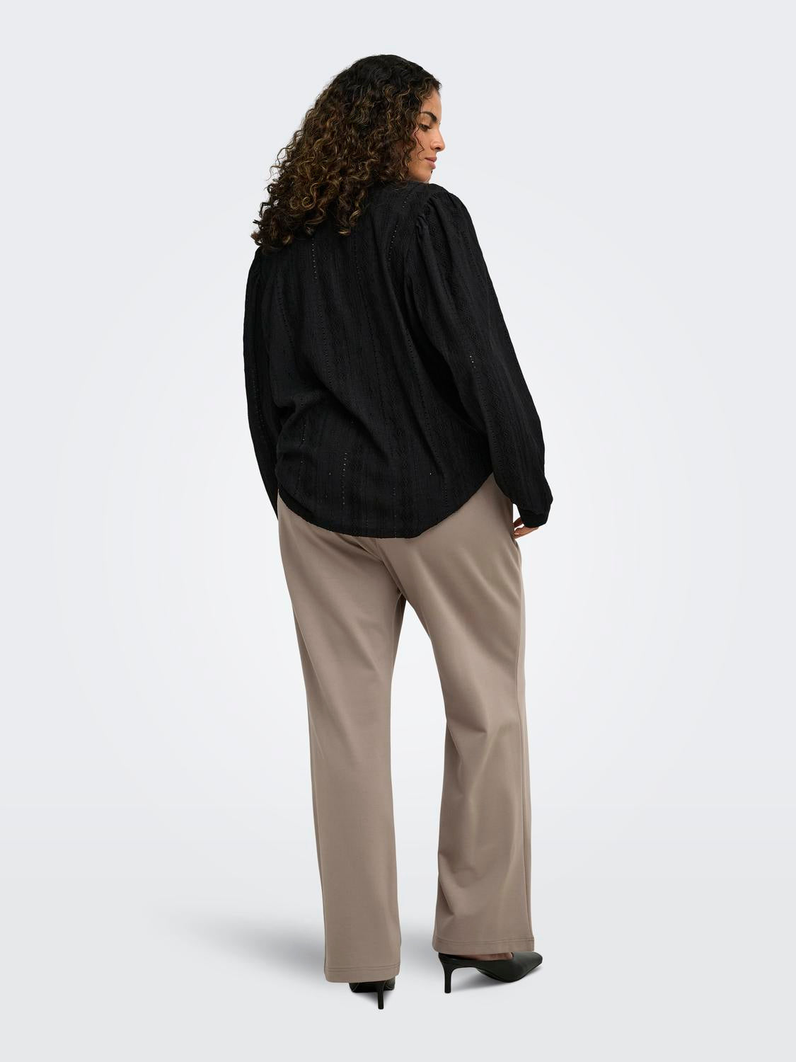 model_shot-back