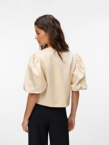 model_shot-back