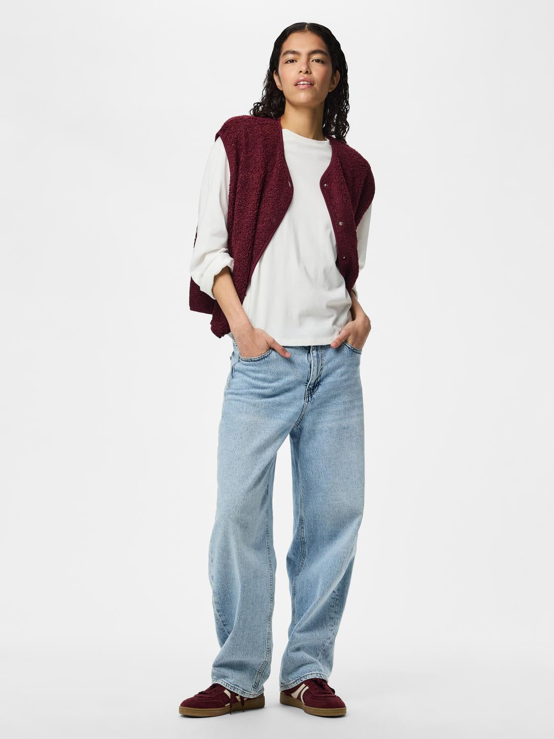 model_shot-front_full