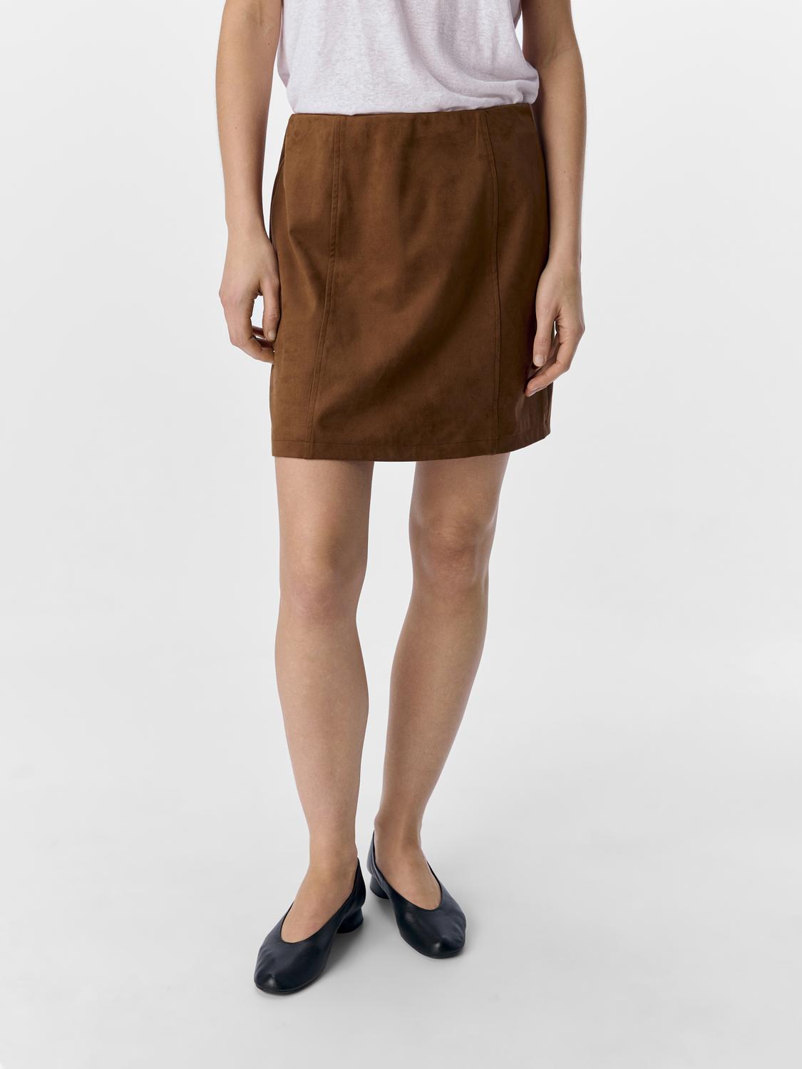 model_shot-front