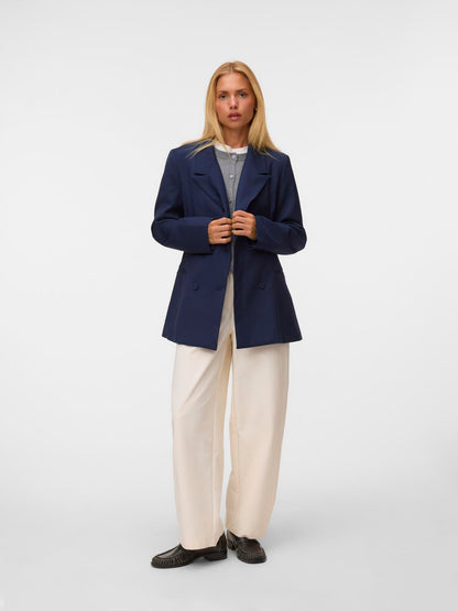 model_shot-front