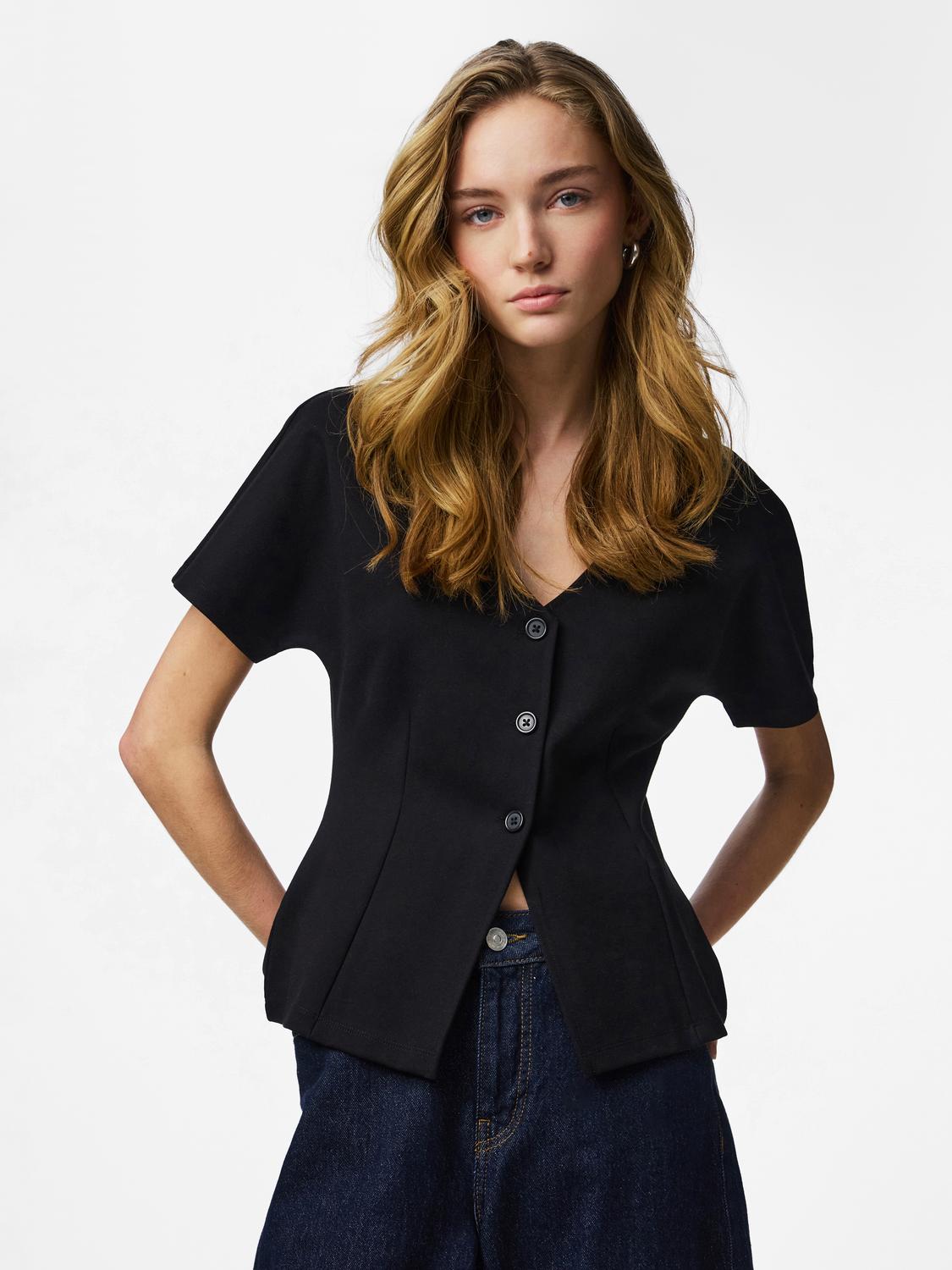 model_shot-front