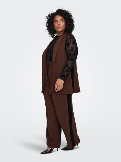 model_shot-front_full