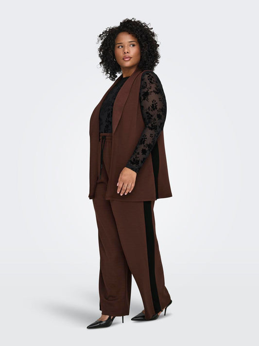 model_shot-front_full