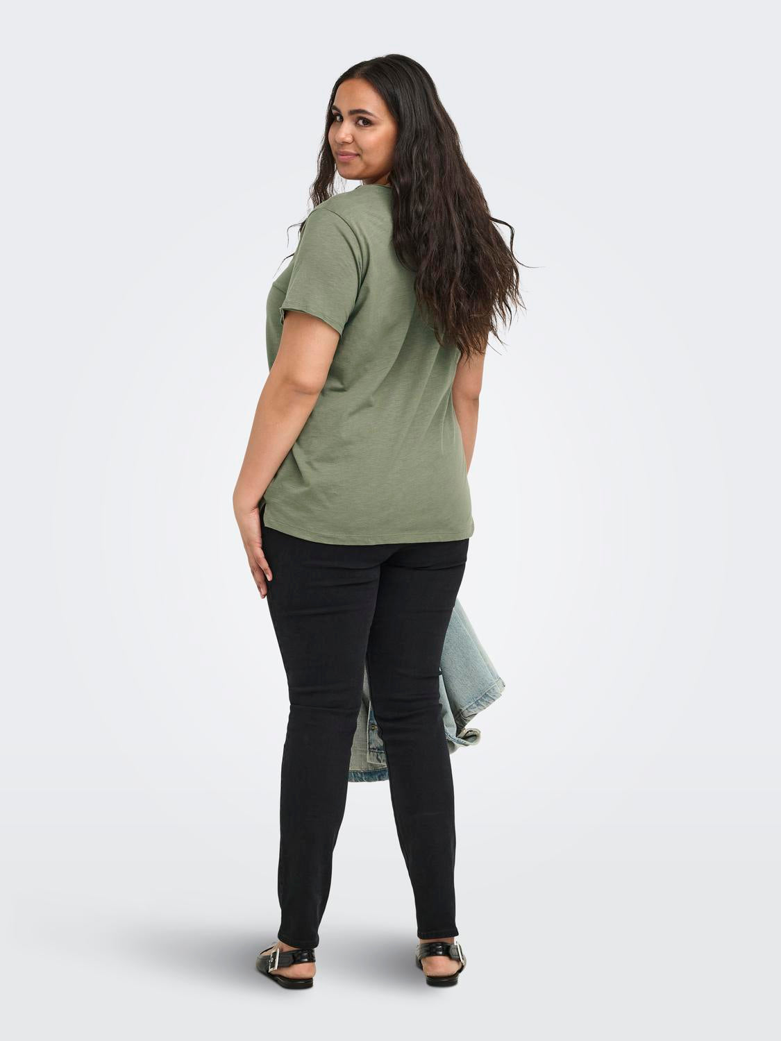 model_shot-back