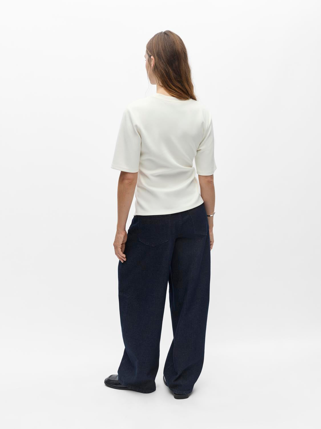 model_shot-back