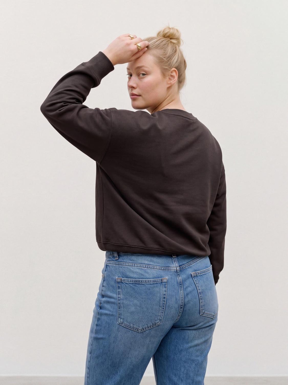 model_shot-back