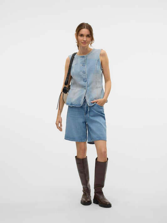 model_shot-front_full