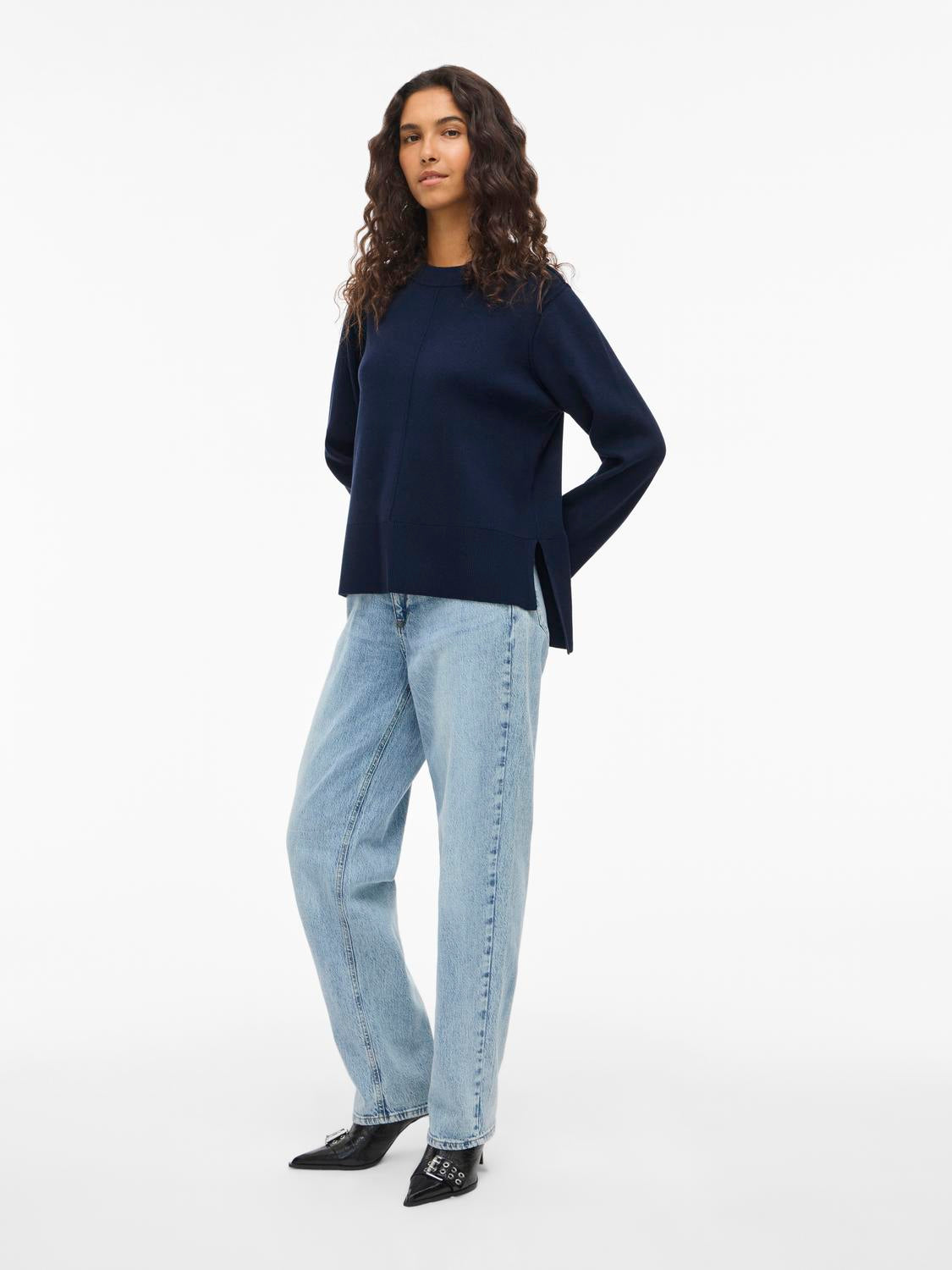 model_shot-front_full