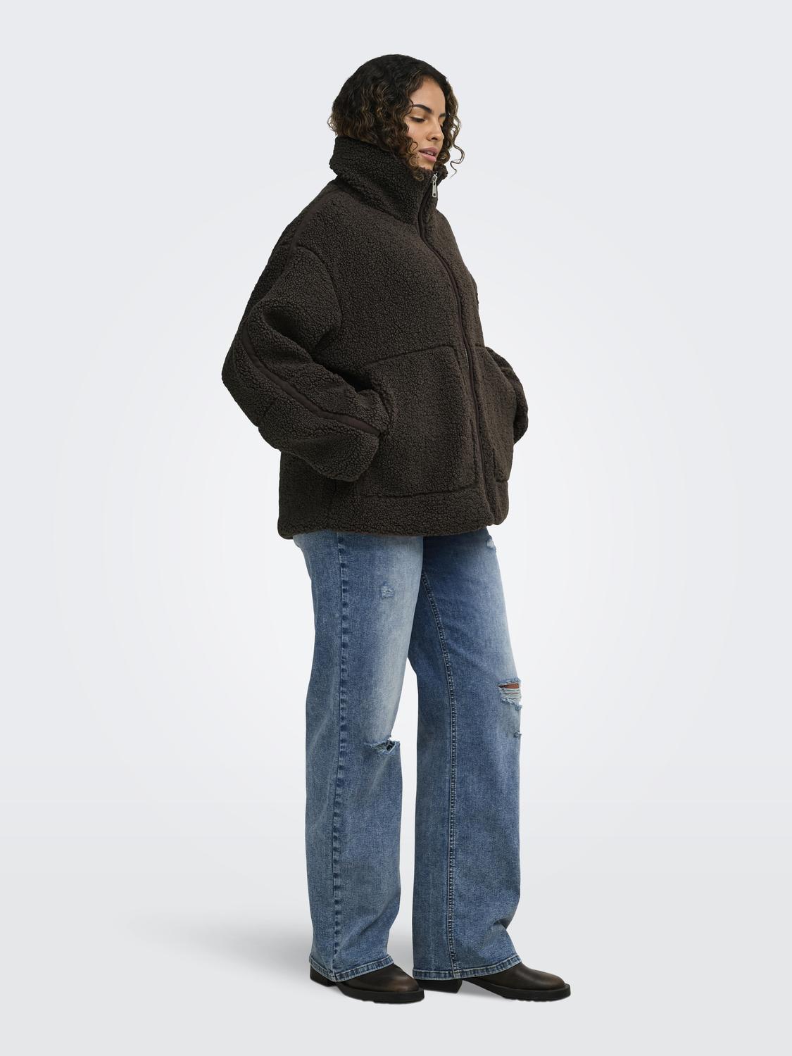 model_shot-front_full