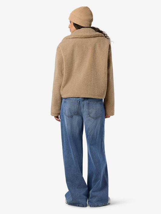 model_shot-front_full