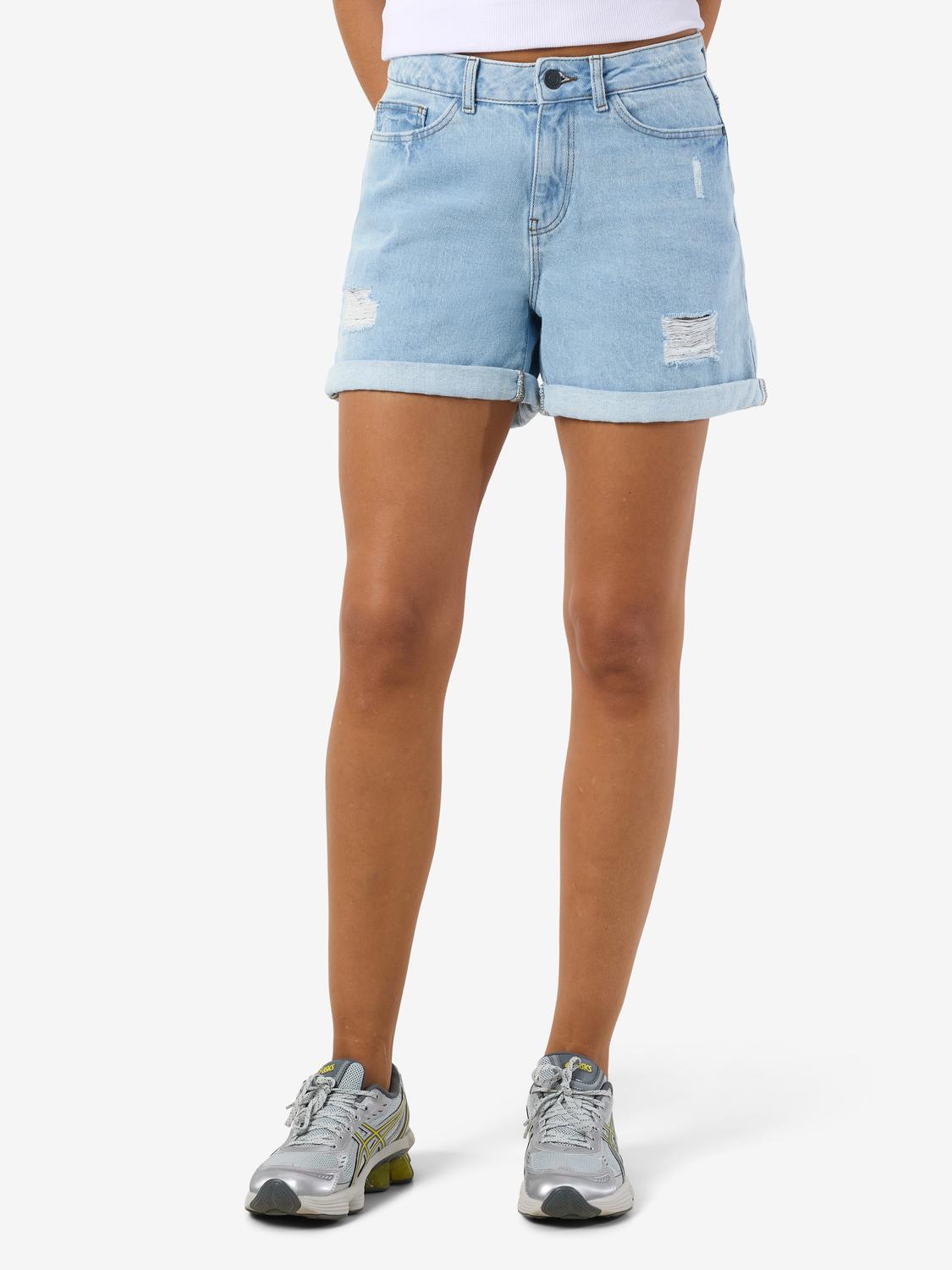 model_shot-front