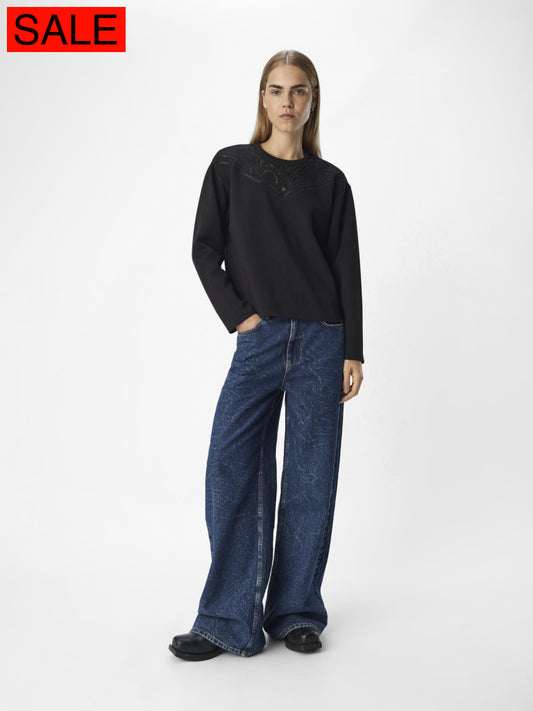 model_shot-front_full