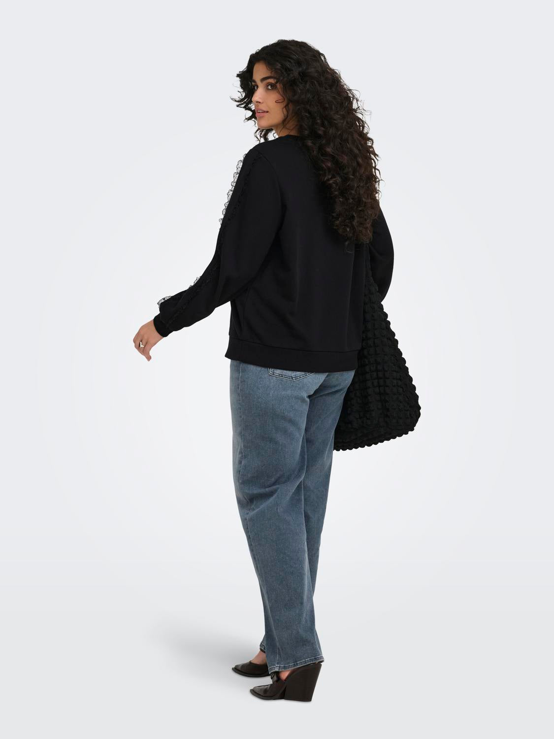 model_shot-back