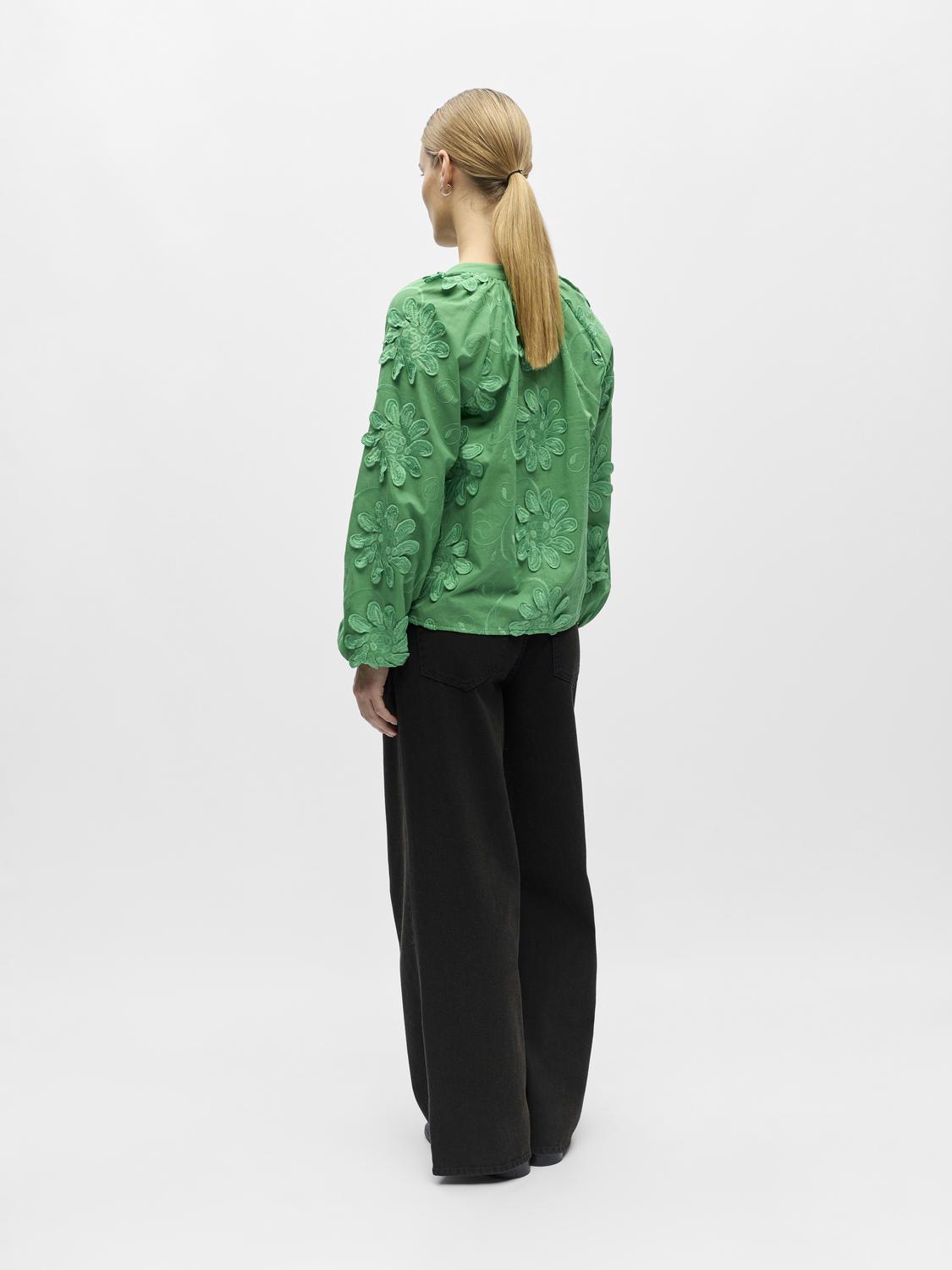 model_shot-back