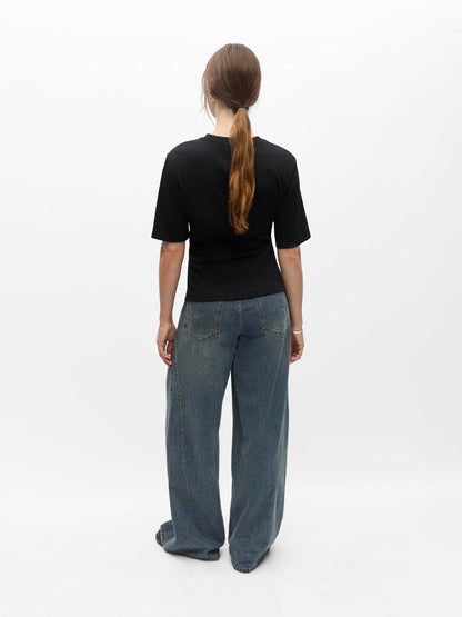 model_shot-back