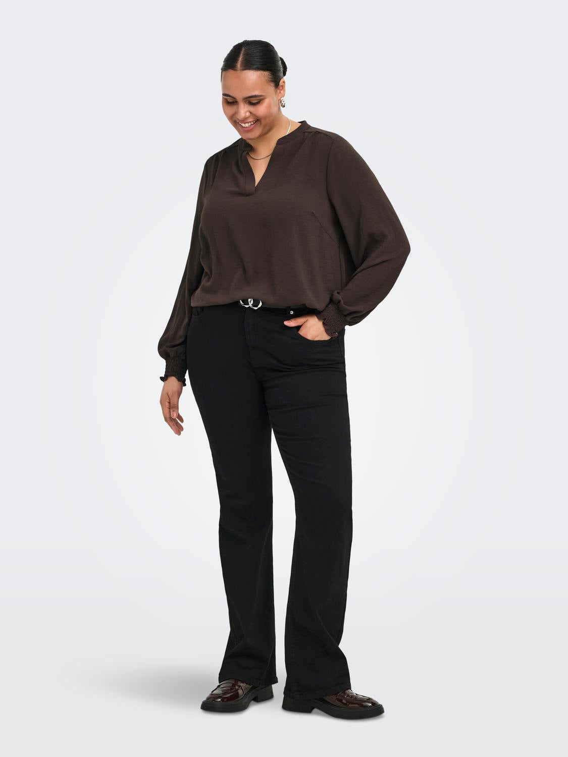 model_shot-front_full