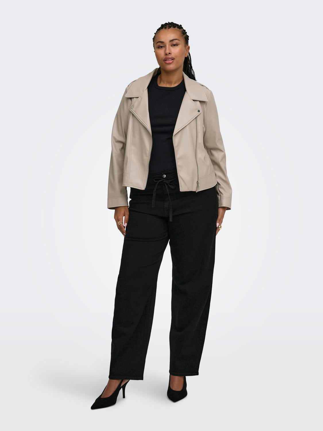model_shot-front_full