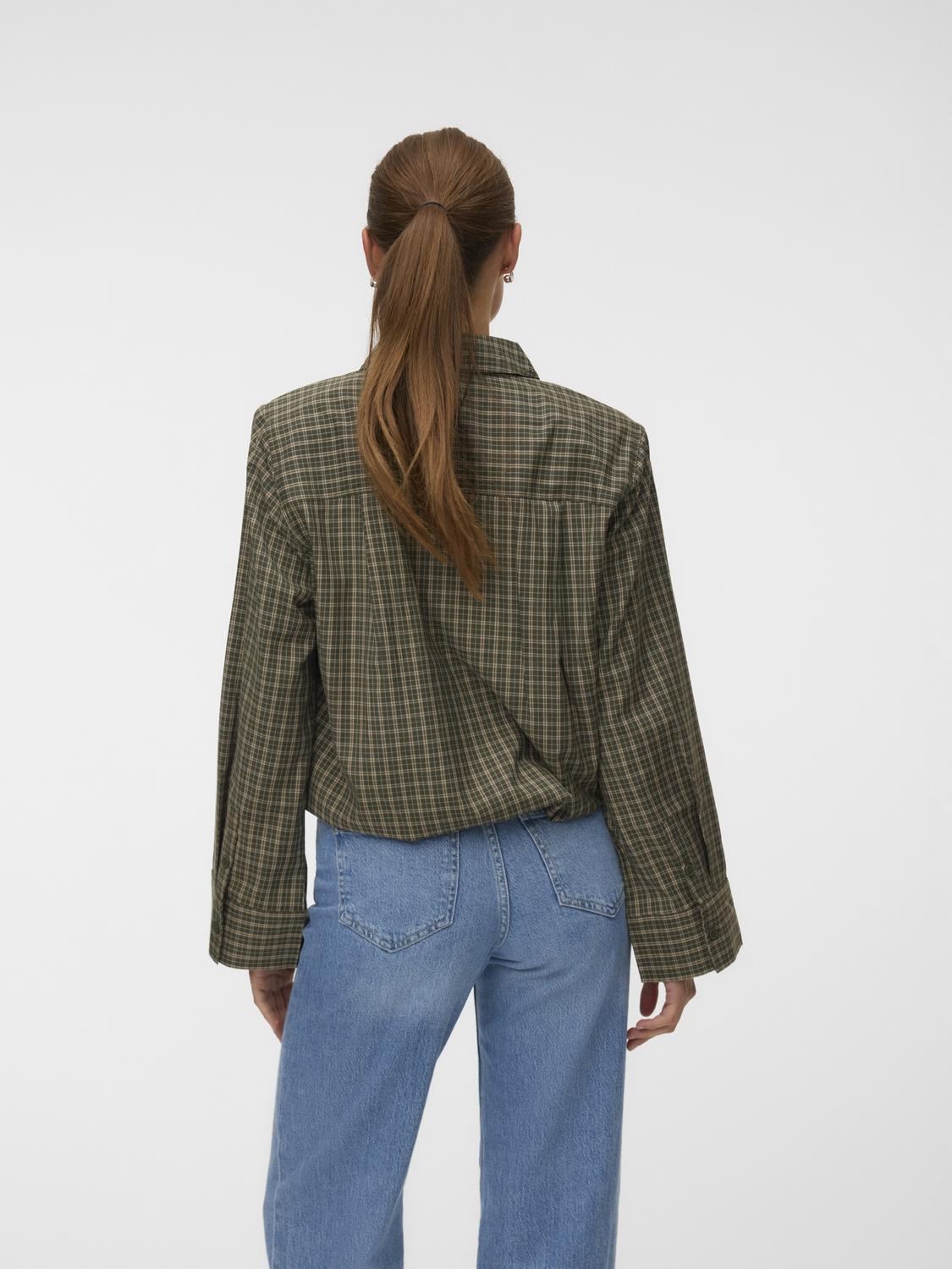 model_shot-back