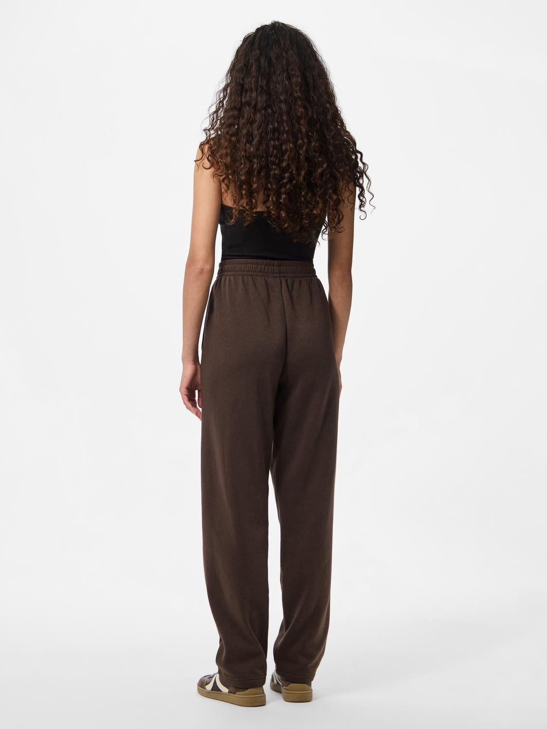 model_shot-back