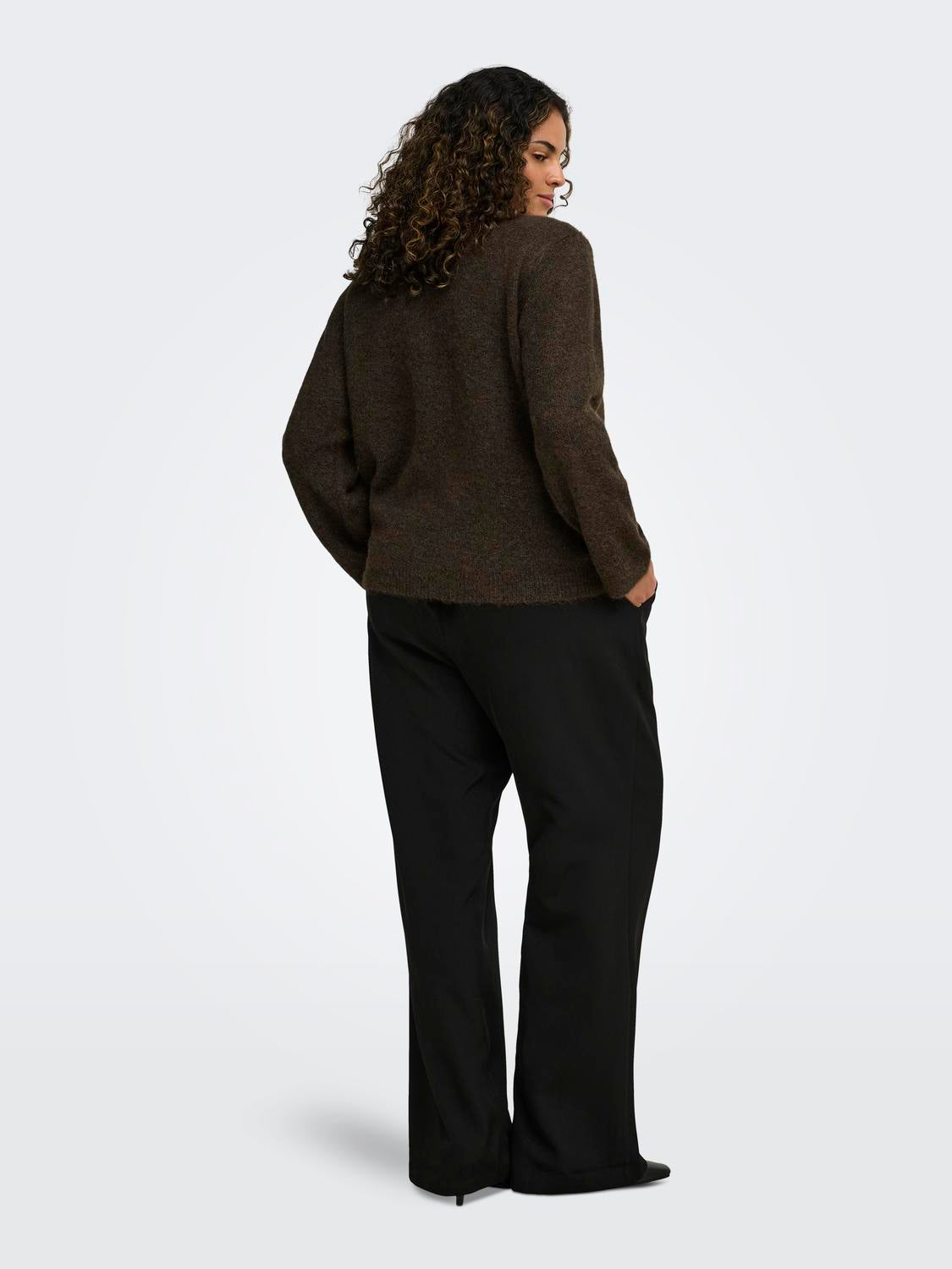model_shot-back