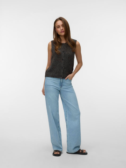 model_shot-front