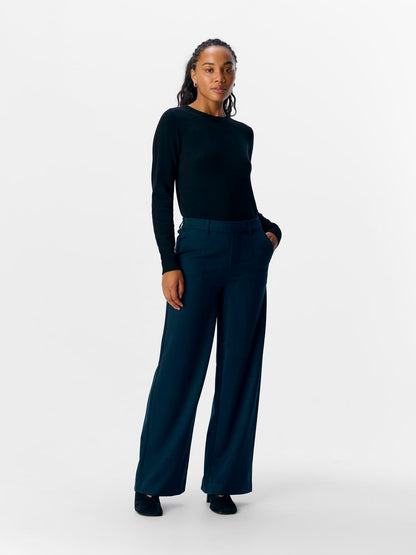 model_shot-front_full