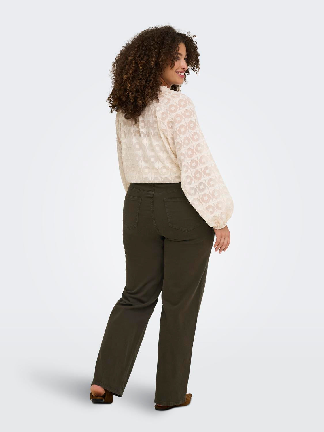 model_shot-back