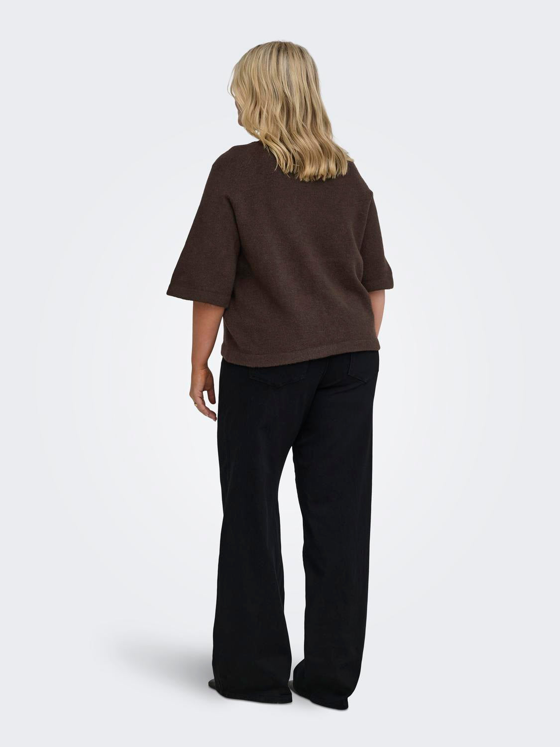 model_shot-back