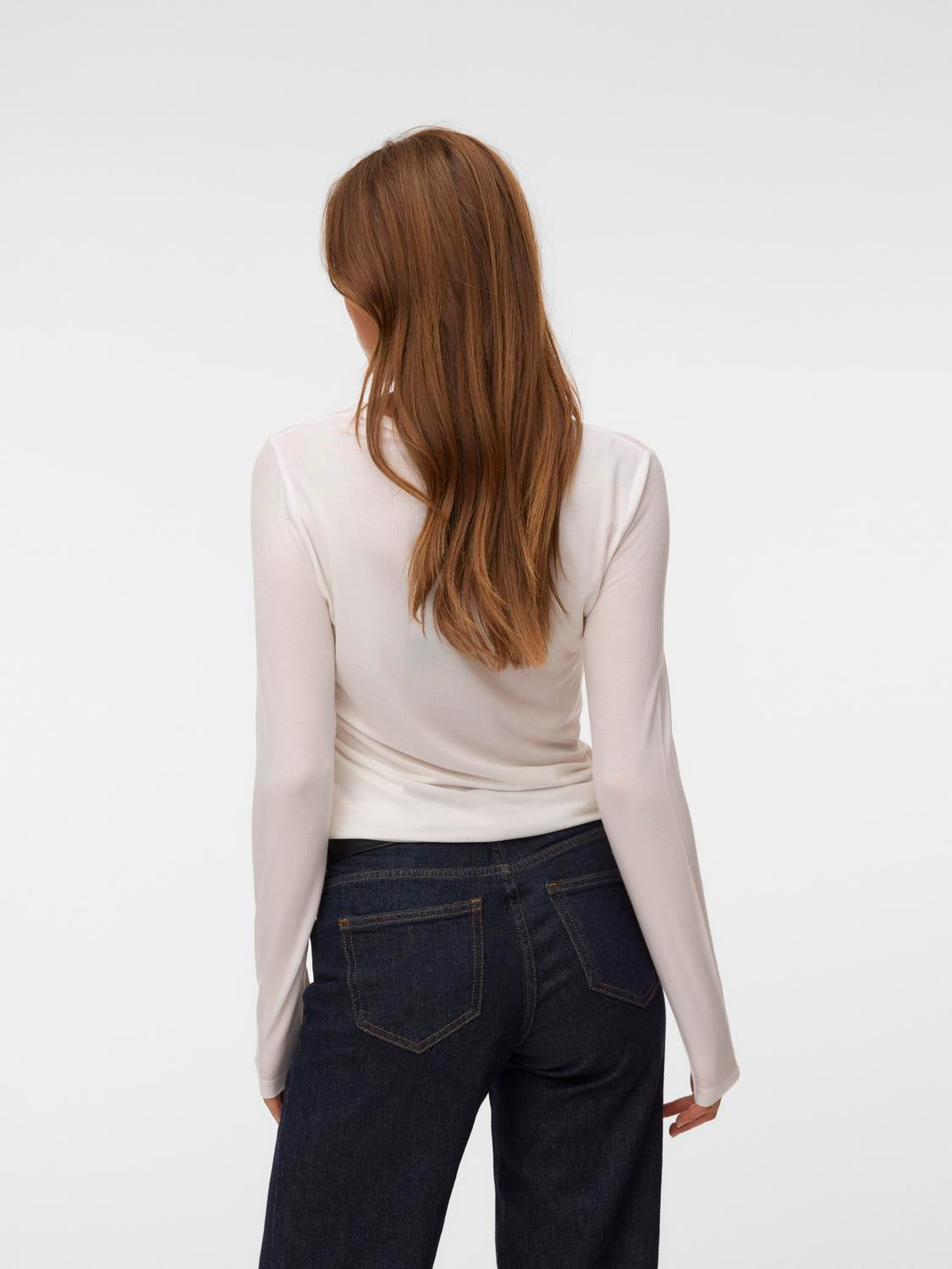 model_shot-back