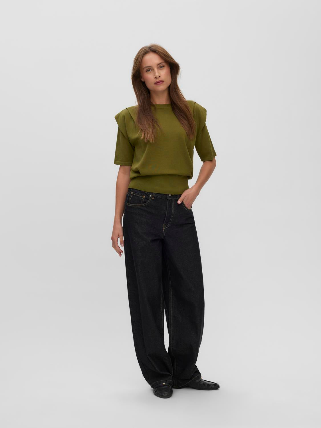 model_shot-front