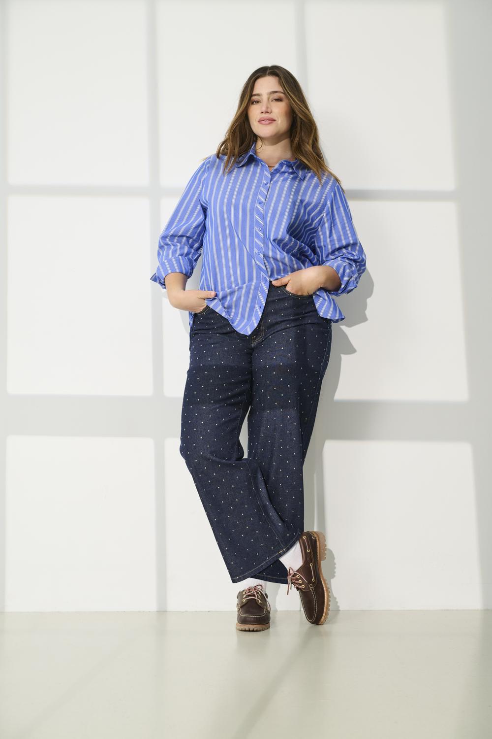 model_shot-front_full