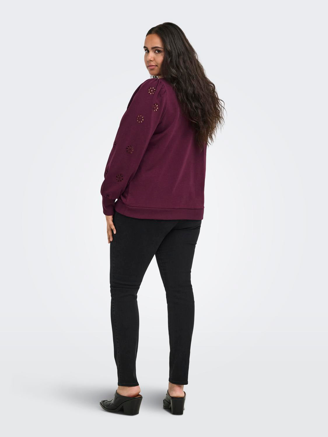 model_shot-back