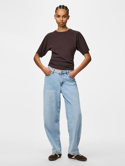 model_shot-front_full