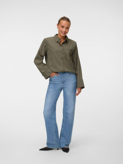 model_shot-front