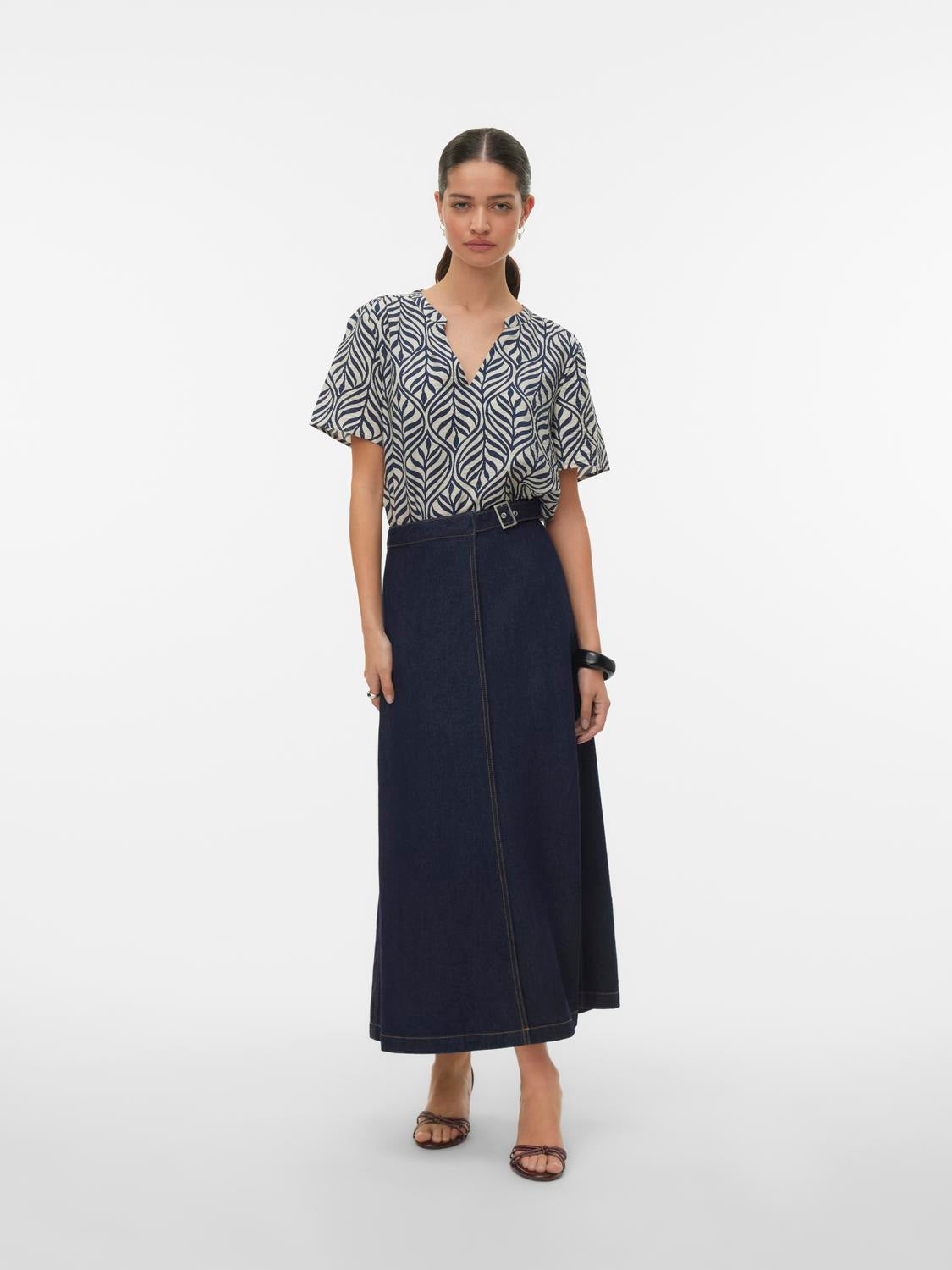 model_shot-front