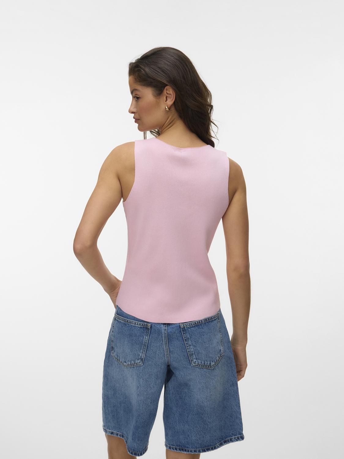model_shot-back