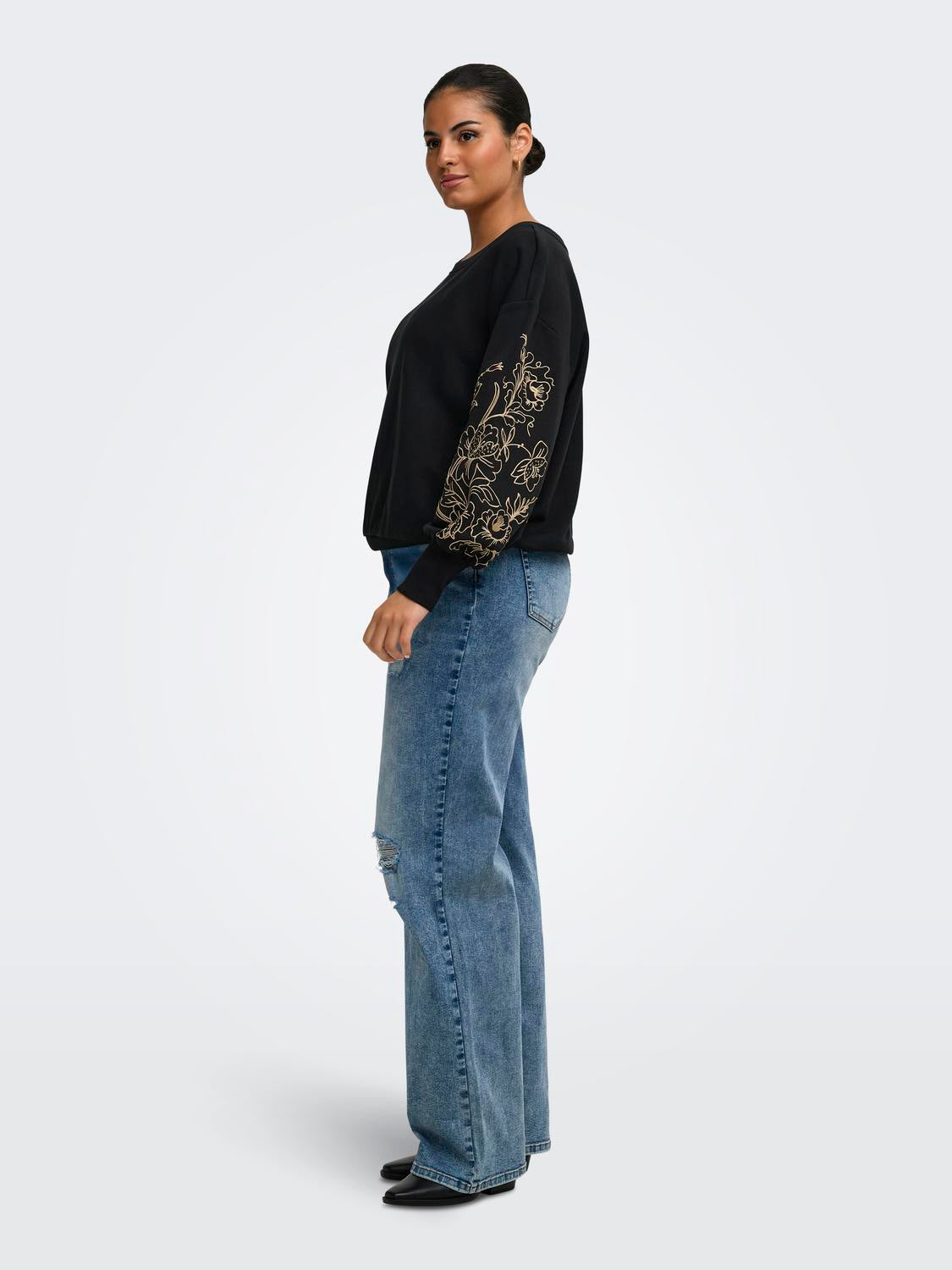 model_shot-front_full