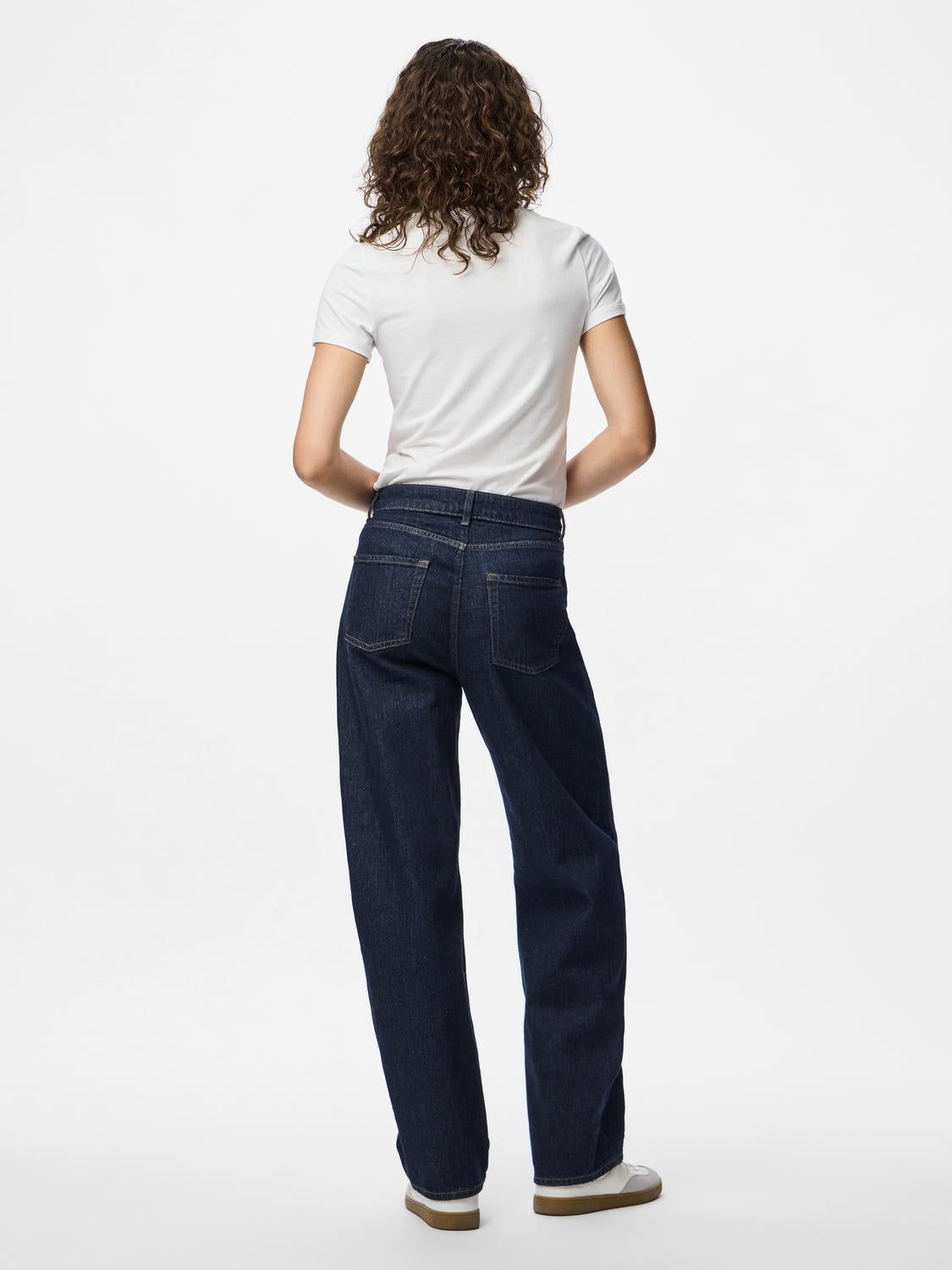 model_shot-back
