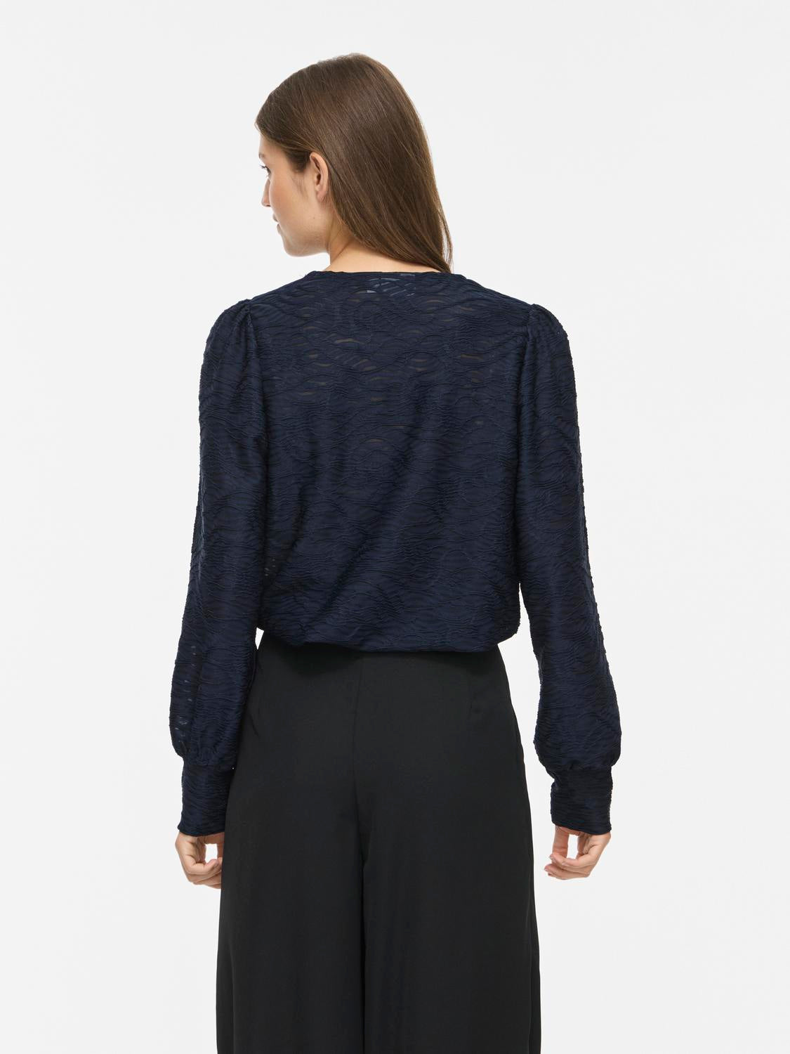 model_shot-back